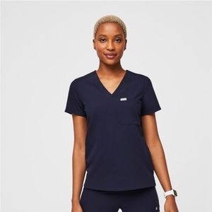 Women’s navy Figs scrub top!